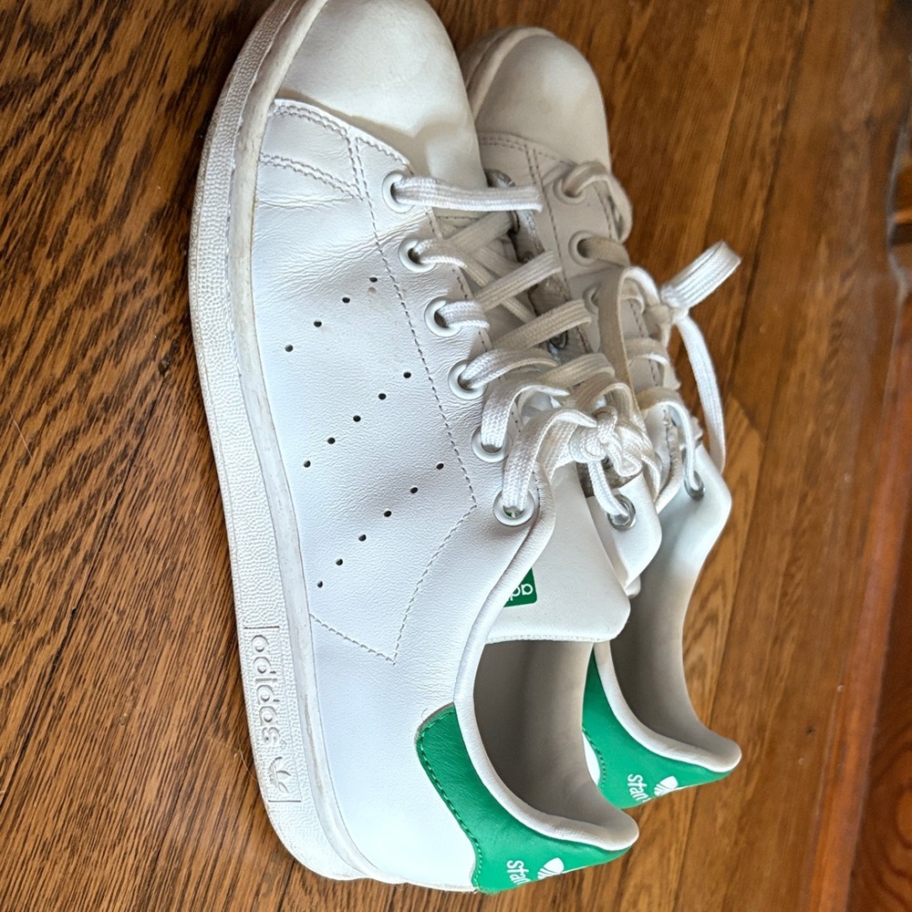 Size. 5 fits womens 7/7.5